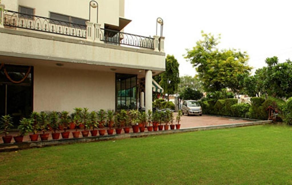 Brijwasi Royal Hotel Mathura Exterior foto