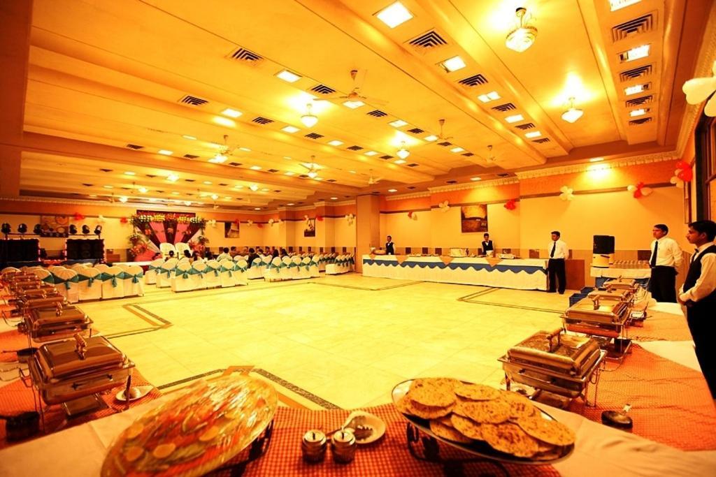 Brijwasi Royal Hotel Mathura Exterior foto